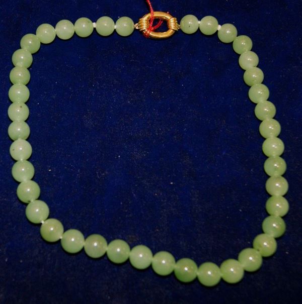 Collana, con sfere di giada, fermatura oro giallo, gr. 70