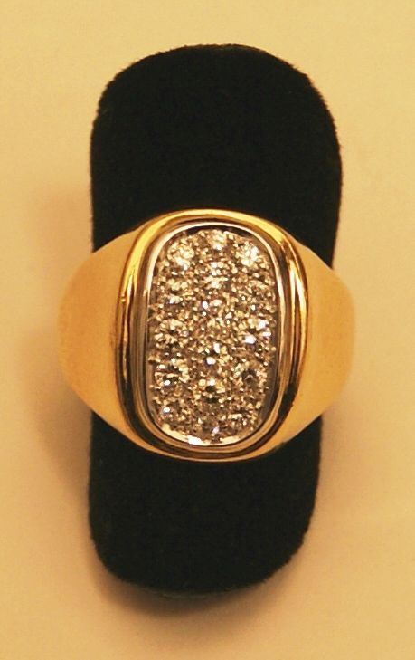 Anello, in oro giallo, con pave' di brillanti, gr. 7