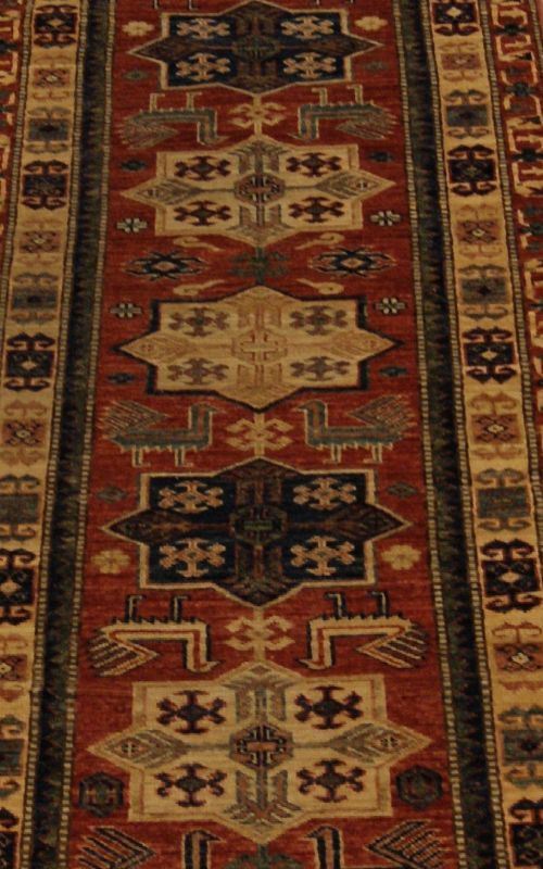 Tappeto shirwan lesghi, fondo rosso con colori vegetali naturali, a motivo geometrico e fiori stilizzati con figure di animali, cm 257x75  - Asta Antiquariato, Collezionismo & Gioielli - Poggio Bracciolini Casa d'Aste