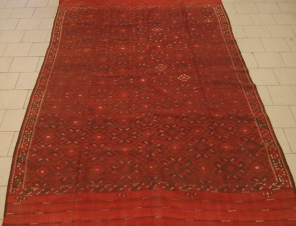 Tappeto sumak, del 1930, fondo rosso con colori vegetali naturali, cm 380x220