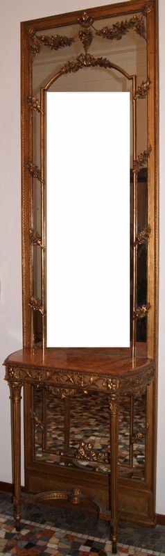Console, Italia centrale, primi sec. XX, in legno intagliato e dorato, con sovrastante specchiera, piano in marmo, cm 80x284x40