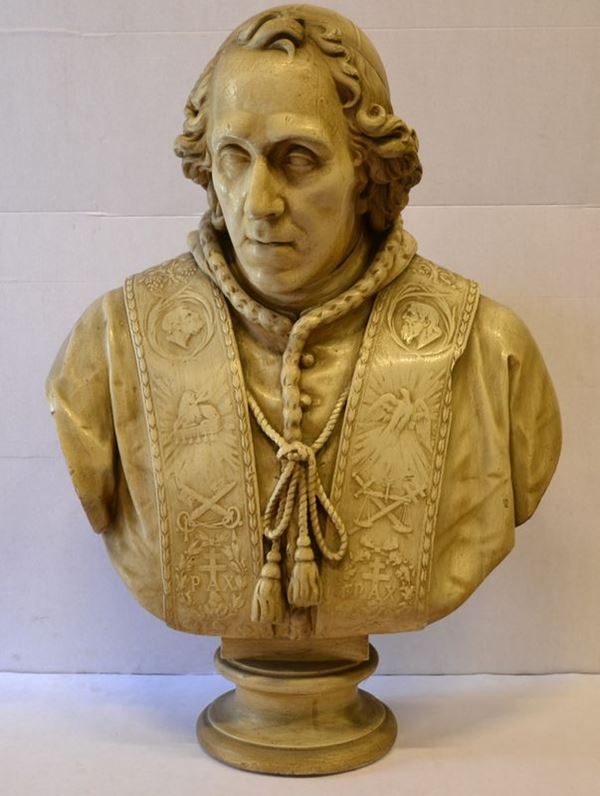 Scuola romana, sec. XIX   BUSTO DI PAPA   scultura in gesso, alt. cm 82  Sugli esempi della scultura romana del Settecento  - Asta Antiquariato, Collezionismo & Gioielli - Poggio Bracciolini Casa d'Aste