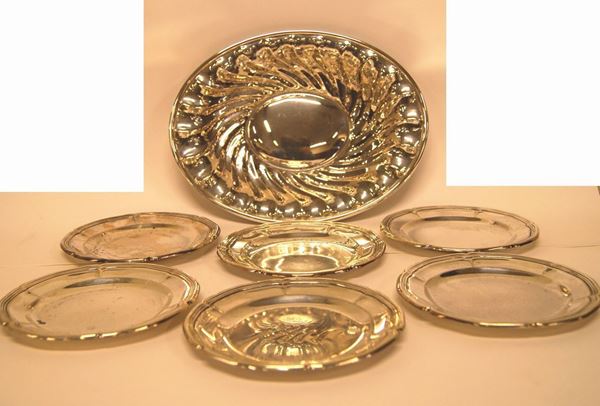 Vassoietto ovale e Sei piattini da pane, in argento, gr. 830, diam. vassoietto 27x21x3 (7)