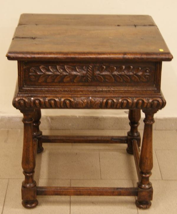 Tavolino, in stile '600, in noce intagliato, con due ante a ribalta, cm 64x61x75, ricostruito con materiale antico