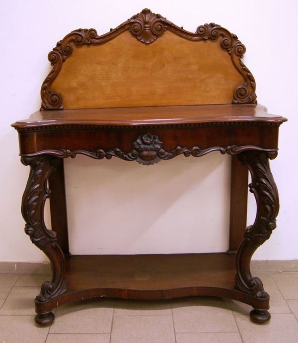 Console, Toscana, sec. XIX, in mogano intagliato, sostegni anteriori arcuati, piedi a cipolla, con alzata sagomata, cm 121x56x150