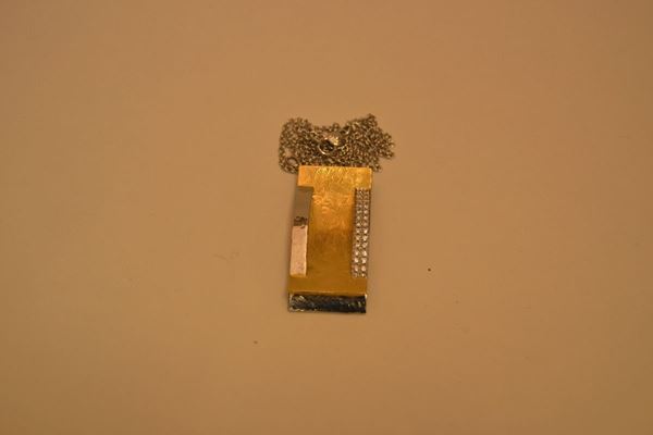 Catenina in oro bianco con pendente in oro giallo e bianco e brillantini AMMANNATI, peso gr 21,5, brillantini 0,41 k, marcato Torrini