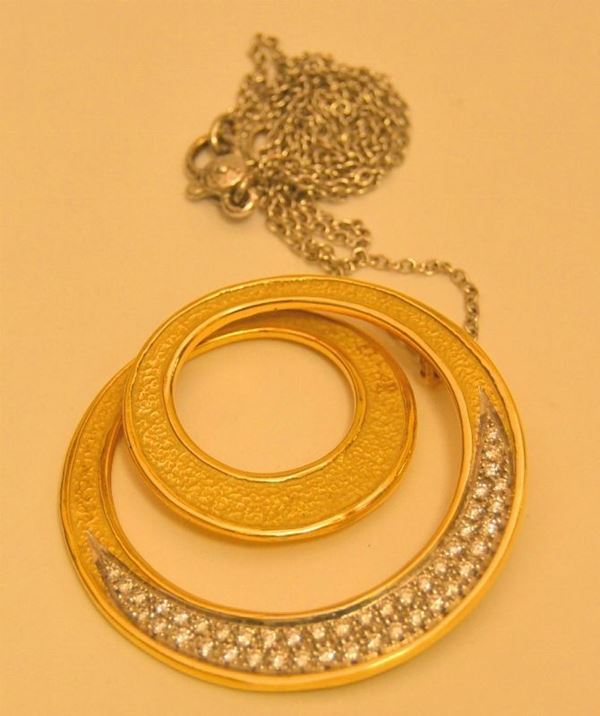 Catena in oro bianco con pendente INFINITY in oro giallo e brillanti, marcato Torrini, peso gr 19, brillanti 0,38 k