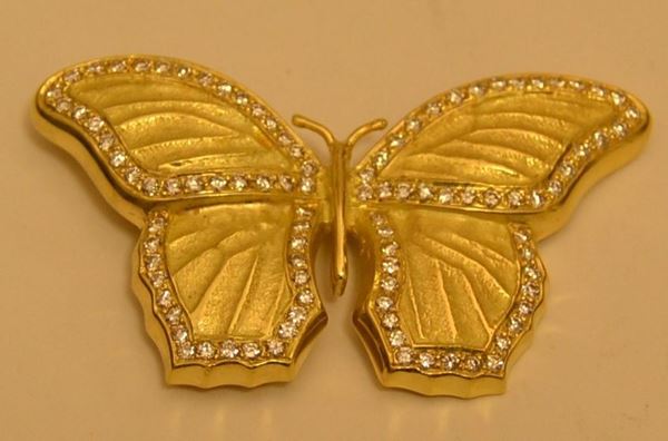 Spilla in oro giallo a forma di farfalla VANESSA con brillanti, peso gr 13,8 brillanti 0,72 k  - Asta Antiquariato, Orientale, Gioielli e  Argenti - Poggio Bracciolini Casa d'Aste