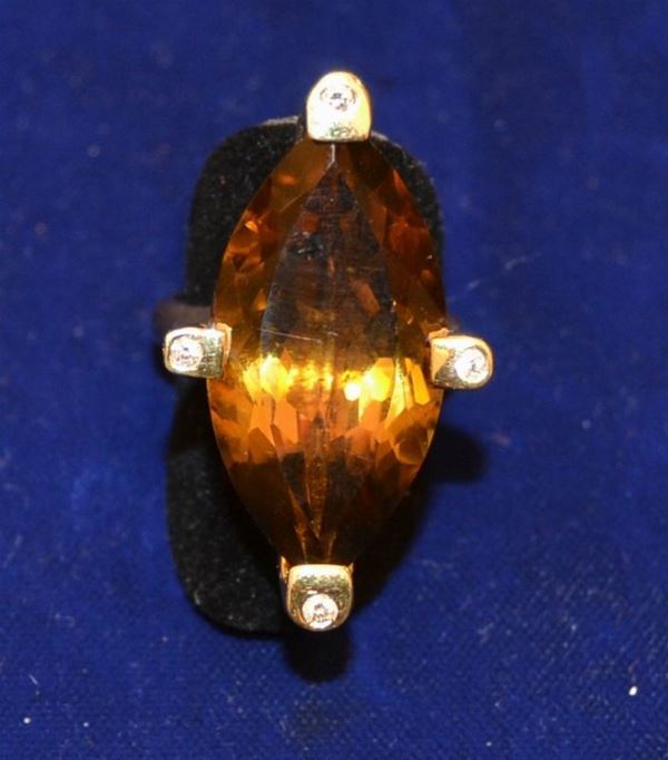 Anello in oro giallo TREE.,con quarzo color whisky di grosse dimensioni, g  15, marcato Torrini