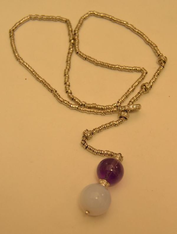 Collana a rondelle in oro bianco con pendente con brillantini a sferette, brillanti ct. 0,48, oro g.18,  marcata Torrini