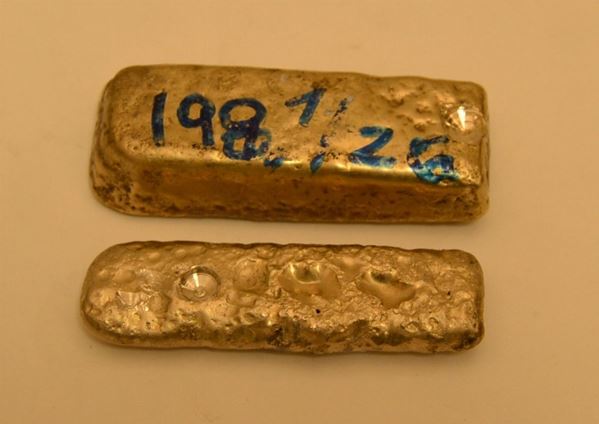 Due lingotti in oro, g  275,9(2)