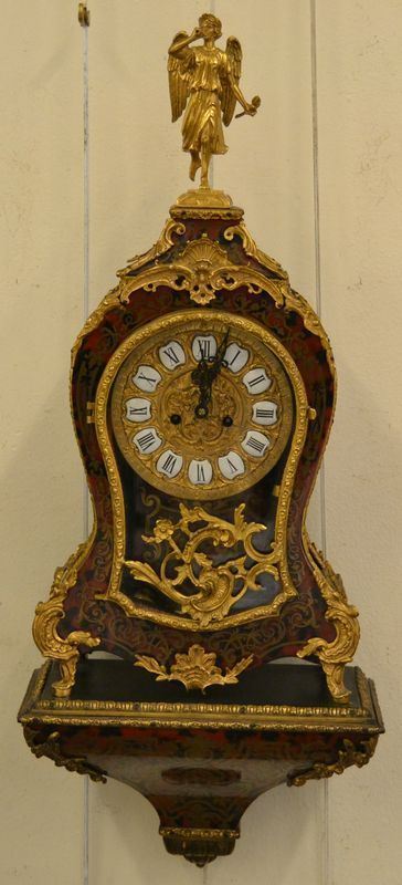 Orologio BOULLE, in stile 700 con figura alata e mensola analoga