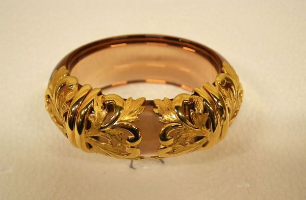 Bracciale a cerchio in acrilico con guarnizioni in                          argento placcato oro