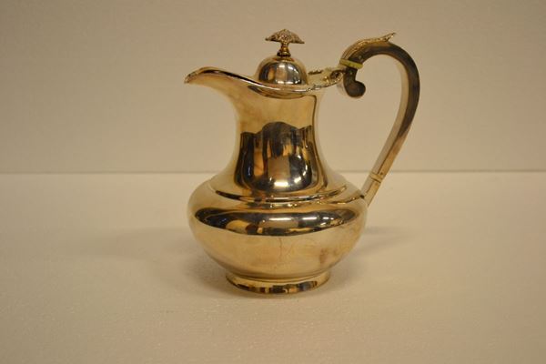 Teiera, cittÃ  di Sheffield, 1916, in argento,                            corpo bombato, finale del coperchio realizzato a                            fiore, alt. cm 20, g 750
