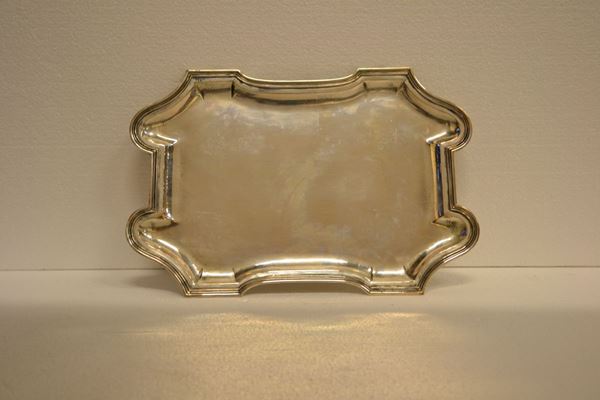 Vassoietto, di forma rettangolare sagomata, in argento, cm 34x23, g 600