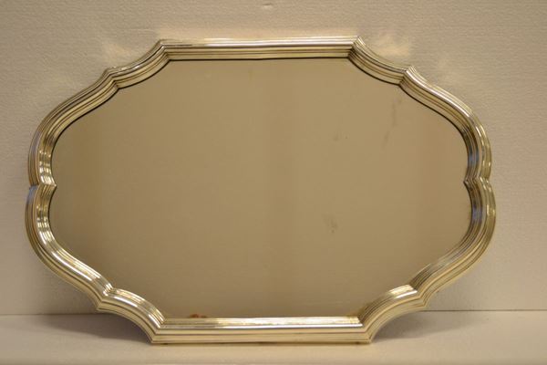 Vassoio in legno con cornice in argento, piano                           specchio, cm 50x33