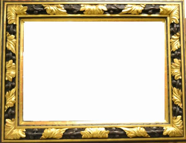 Specchiera, sec. XX, in legno intagliato laccato e dorato, cm 160x126