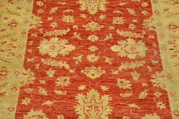 Tappeto caucasico GAZNY ASLA con colori vegetali naturali, fondo rosso mattone campo a motivo vegetale e bordatura giallo oro, cm 172x128