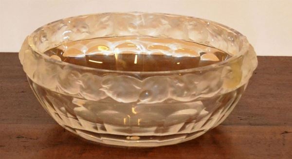 Centrotavola tondo, lalique Francia, secolo XX in cristallo decorato con volatili a rilievo, cm 23,5