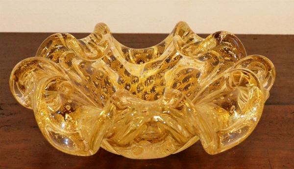 Grande posacenere, sec. XX, in cristallo con inclusioni in oro, cm 27