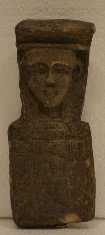 Frammento in pietra montato su plexiglass  - Asta Antiquariato, Orientale, Gioielli e  Argenti - Poggio Bracciolini Casa d'Aste