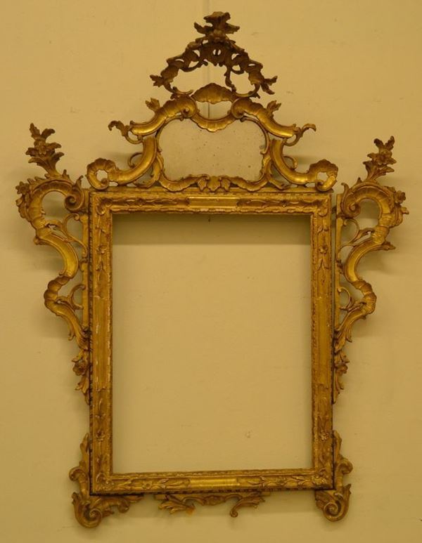 Specchiera in stile Veneto, sec. XIX, in legno intagliato e dorato, cm 134x100