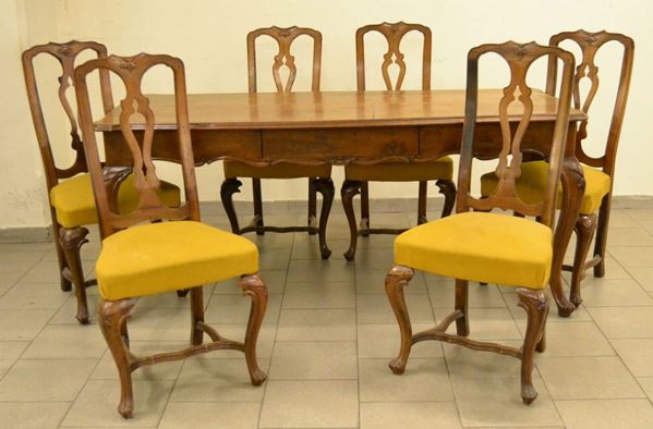 Tavolo, in stile Settecento, in  noce ad un cassetto, gambe mosse cm 182x80x79 e sei sedie in stile 700 con spalliere traforate  (7)