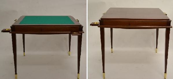 Tavolo da gioco in mogano piano quadrato da alzarsi, gambe                  troncopiramidali, cm 83x83, altezza cm 76