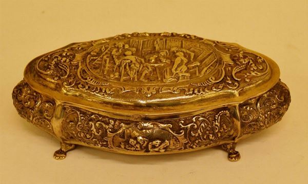 Scatola con coperchio, Germania sec. XIX, in argento cesellato con decorazione a figure, g 245