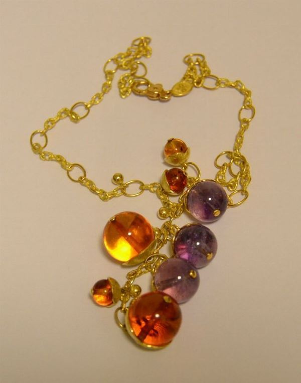 Collana in oro giallo, TULIPANI, con pendenti a sferette in ambra e ametista, g 37,9 complessivi, marcato Torrini