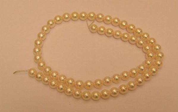 Filo di perle coltivate akoia, diametro mm 6,5  - Asta Gioielli,  Argenti, Mobili, Oggetti d'arte, Dipinti ed Arte Orientale - Poggio Bracciolini Casa d'Aste