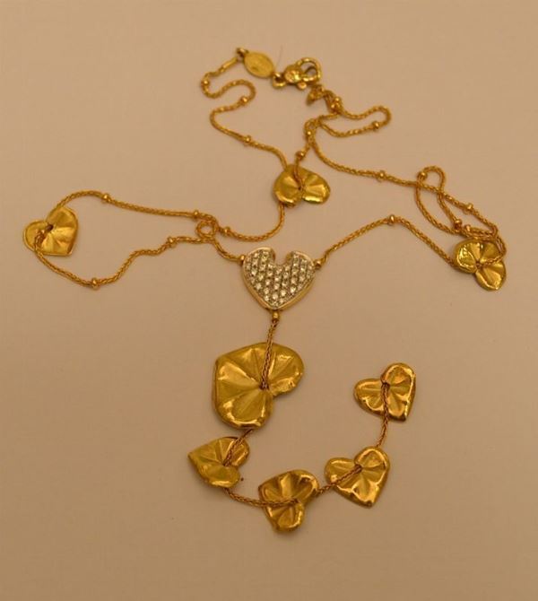 Collana in oro giallo, LEAF, con pendenti a forma di cuore e pavÃ¨ di diamanti, g 15,7, diamanti ct. 0,48, marcata Torrini