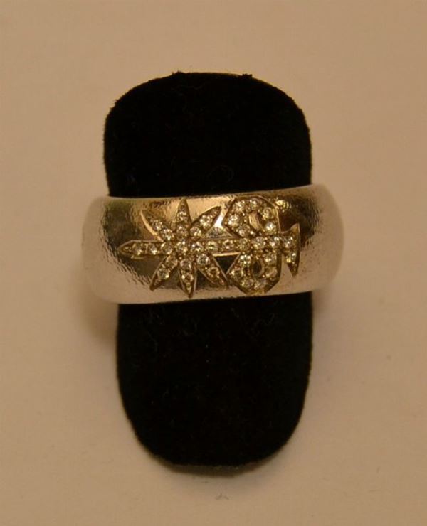 Anello in oro bianco a fascia larga, SIGNET MAXI, con diamanti, peso g 14, diamanti ct. 0,19, marcato Torrini