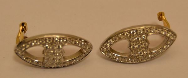 Orecchini, MARINA, montati in oro bianco e diamanti, g 7,8, marcati Torrini, mancanti monachella(2)