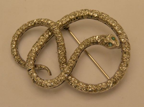 Spilla, in oro bianco, a forma di serpente, con pavÃ¨ di brillanti, ct  2,30, g 14,6, marcata Torrini