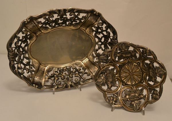 Cestino ovale traforato, sec.XX e cestino , stile Settecento, in argento, decorato a tralci di vite, totale g 665  (2)