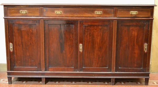 Credenza, sec. XX, in mogano, piano rettangolare, fascia a tre cassetti,    fronte a quattro sportelli, cm 170x50x96, restauri