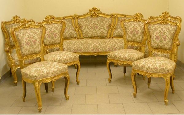 Salotto, Napoli sec XIX, in legno intagliato e dorato, composto da divano, due poltrone e quattro sedie
