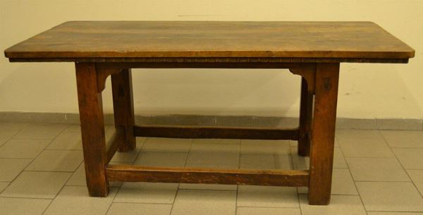 Tavolo, Toscana sec. XVIII, in noce rettangolare, con gambe squadrate e traverse, cm 177x83x76
