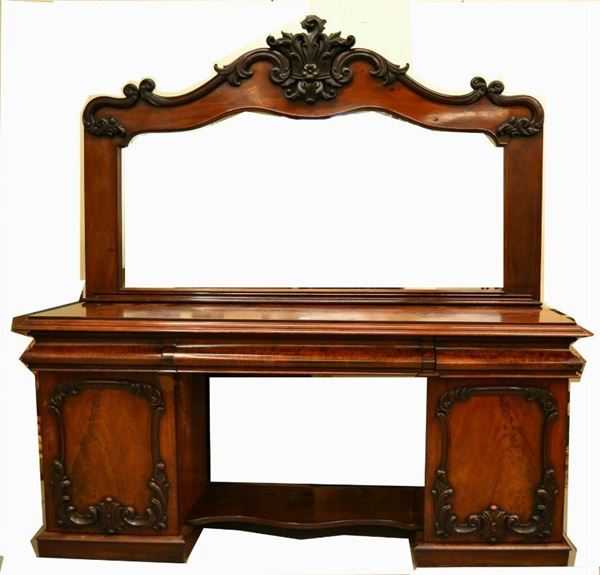 Credenza, Inghilterra sec. XIX, in mogano a due sportelli e tre cassetti, con specchiera e cimasa intagliata, cm 214x66x224