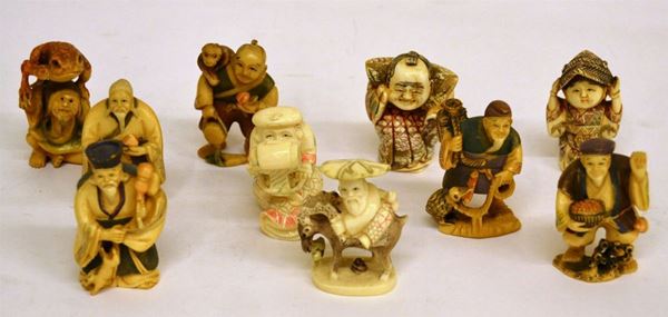 Dieci piccole sculture, inizi sec. XX, in avorio, PERSONAGGI, alt. cm 5 (10)