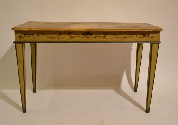 Console, Italia settentrionale, inizi sec. XIX, in legno dipinto nei toni   dell'avorio, piano rettangolare con becco di civetta ed angoli sagomati     dipinto a finto giallo di Siena, fascia con volute e motivi fitomorfi,      gambe troncopiramidali, cm 134x61x80
