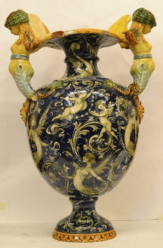 Vaso, Molaroni, Pesaro, sec. XX, in ceramica fondo blu con decoro a girali ed animali fantastici, due anse modellate a figure femminili alate, alt. cm 52, danni