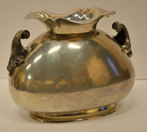 Vaso, in argento modellato come un sacco, g 1340  - Asta Gioielli,  Argenti, Mobili, Oggetti d'arte, Dipinti ed Arte Orientale - Poggio Bracciolini Casa d'Aste