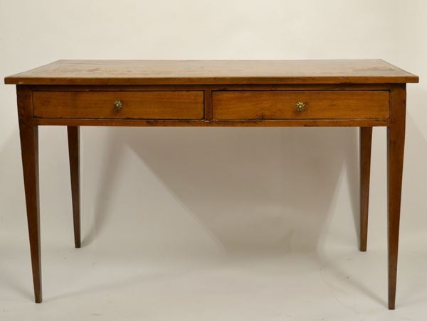 Tavolo scrivania, sec. XIX, in noce, fascia a due cassetti, gambe           troncopiramidali, cm 132x68x80, danni