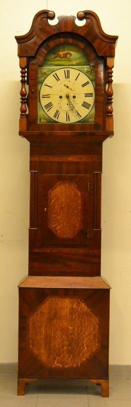 Orologio a colonna, Inghilterra sec. XIX, cassa in rovere e mostra in metallo decorato, cm 56,5x24,5x230