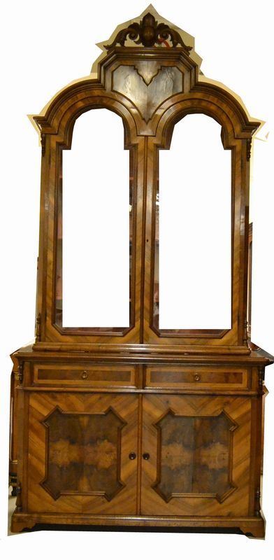 Vetrina, Toscana sec. XIX, in radica di noce, a quattro sportelli due dei quali in vetro, e due cassetti, cm 144x60x300