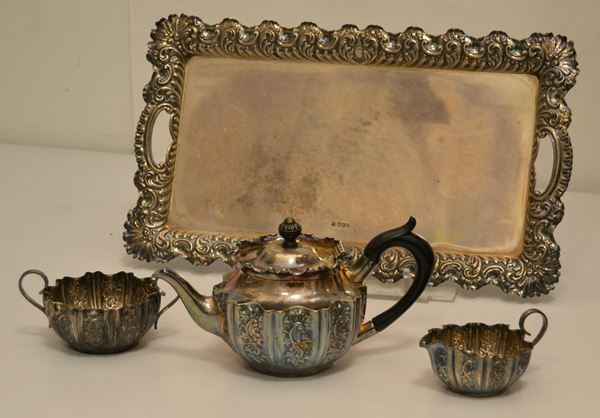 Servito da caffÃ¨ in argento, Inghilterra sec. XIX, composto da vassoio rettangolare, cafferriera, lattiera e zuccheriera, g 954 lordi  (4)