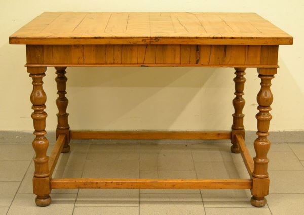 Tavolo, Italia centrale sec. XIX, in olivo, con gambe tornite riunite da traversa, cm 118x90x81, restauri
