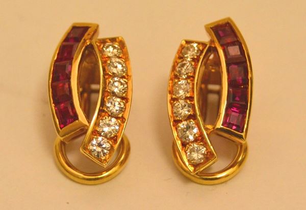 Paio di orecchini a clip, in oro giallo, con binari di diamanti e rubini, g 5,9, diamanti ct. 0,32 (2)